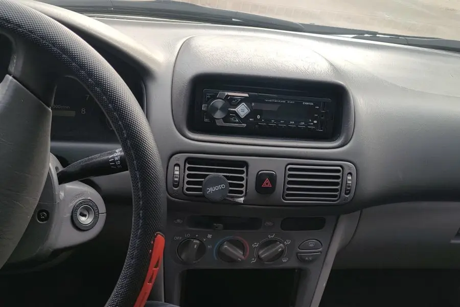 Corolla 1.33 base 1999 model