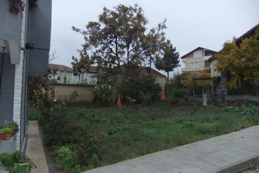 BAŞİSKELE SERDAR MAHALLESİNDE SATILIK KONUT İMARLI ARSA.